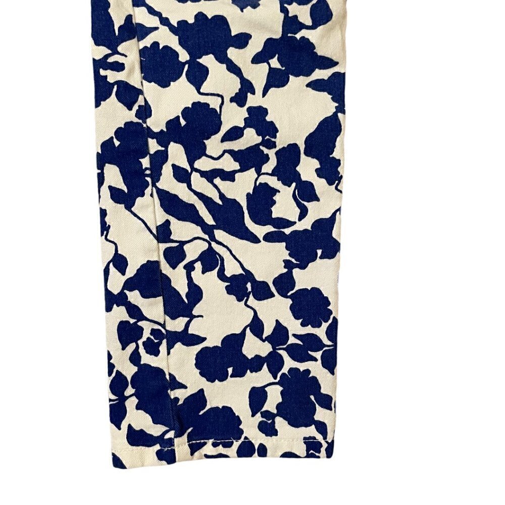 Dana Buchman Floral Jeans White with Blue - Picture 3 of 6